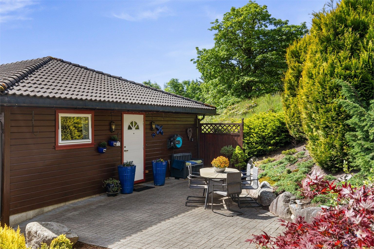 Leiligheten har også egen privat inngang på baksiden. 