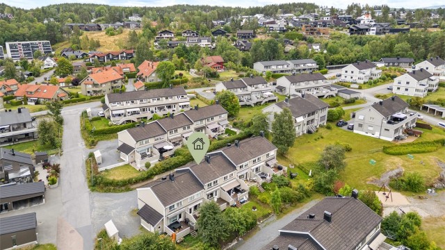 Det er kort gangavstand til søndagsåpen dagligvarebutikk (Joker).
