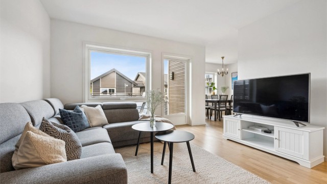 Krogsveen v/ Trude Stensby presenterer Myrsnipevegen 29B - En innbydende, moderne og flott 3-roms eierleilighet sentralt på Maura