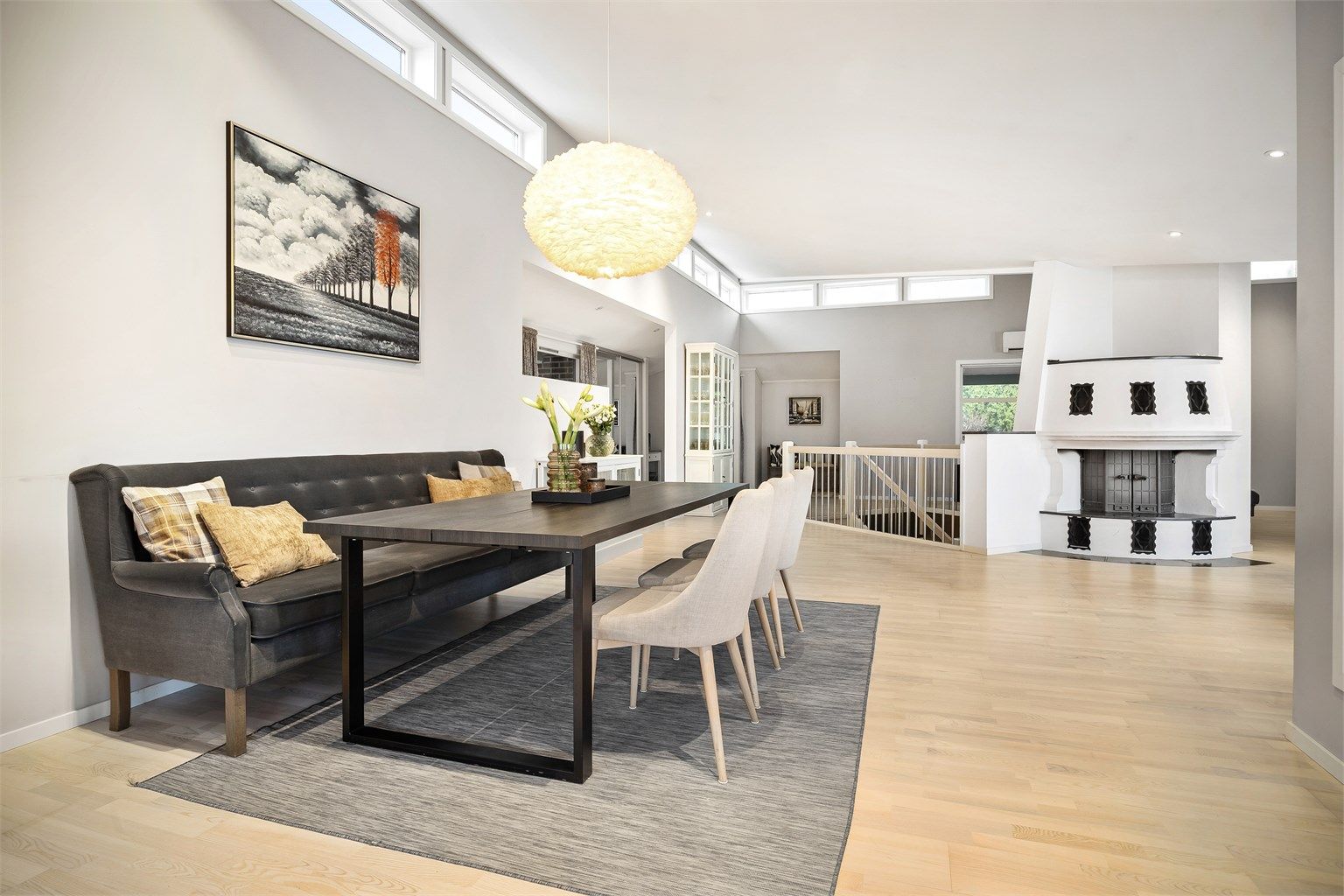 Mitsubishi luft-til-luft varmepumpe fra 2014 i stuen (utført service i 2024)