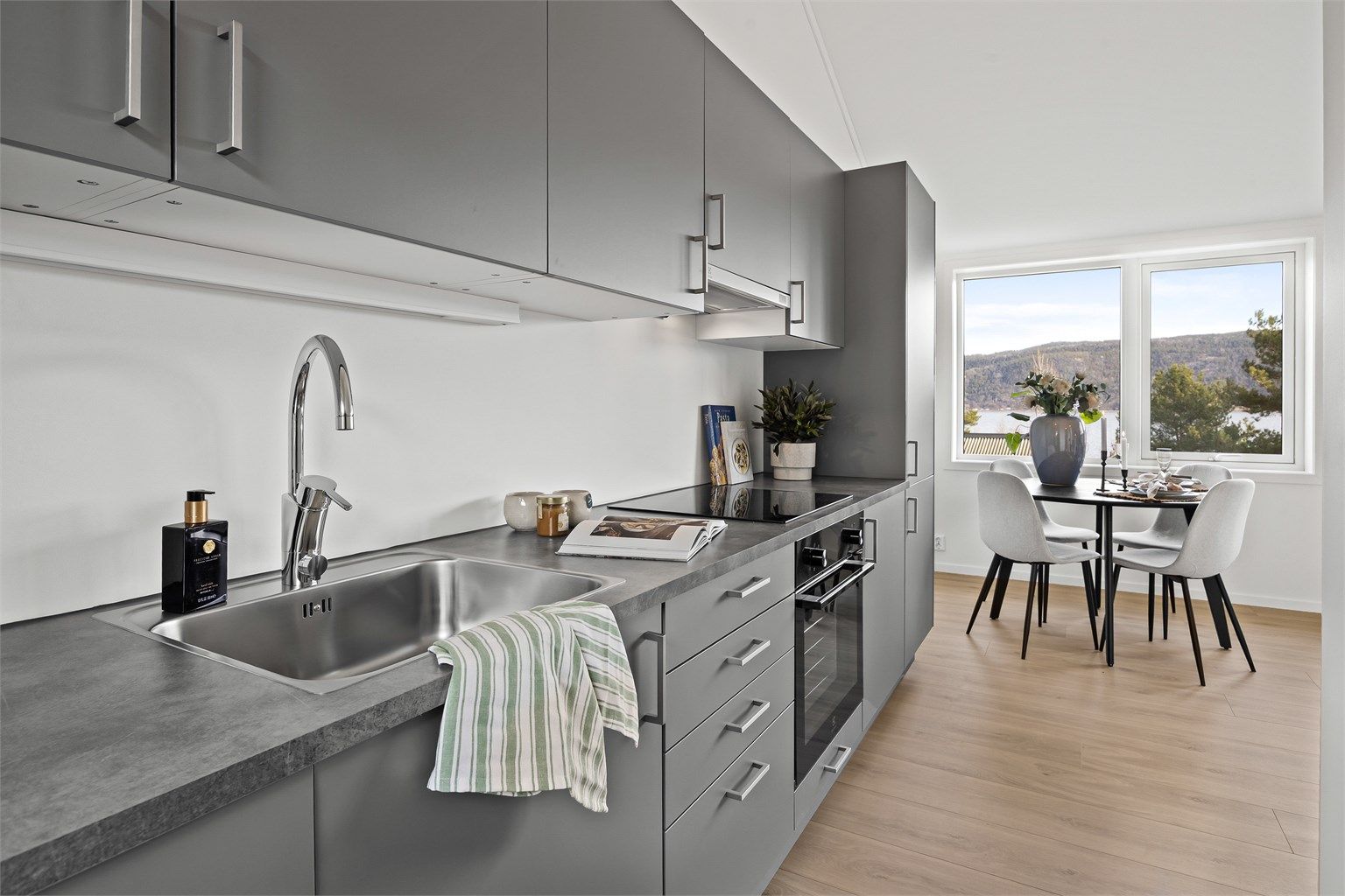 Moderne og helt nytt rekkehus med 2 plan. 
Foto: Stine Jørgens Prøitz