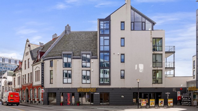 Dagligvarehandelen gjøres enkelt hos Bunnpris, som ligger i første etasje av bygget