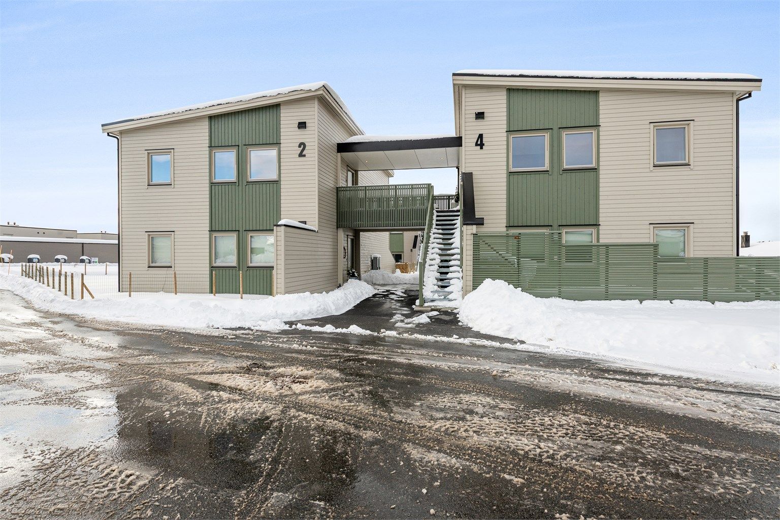 Det er gangavstand til både Flisnes barneskole og Gnist Flisnes barnehage.
