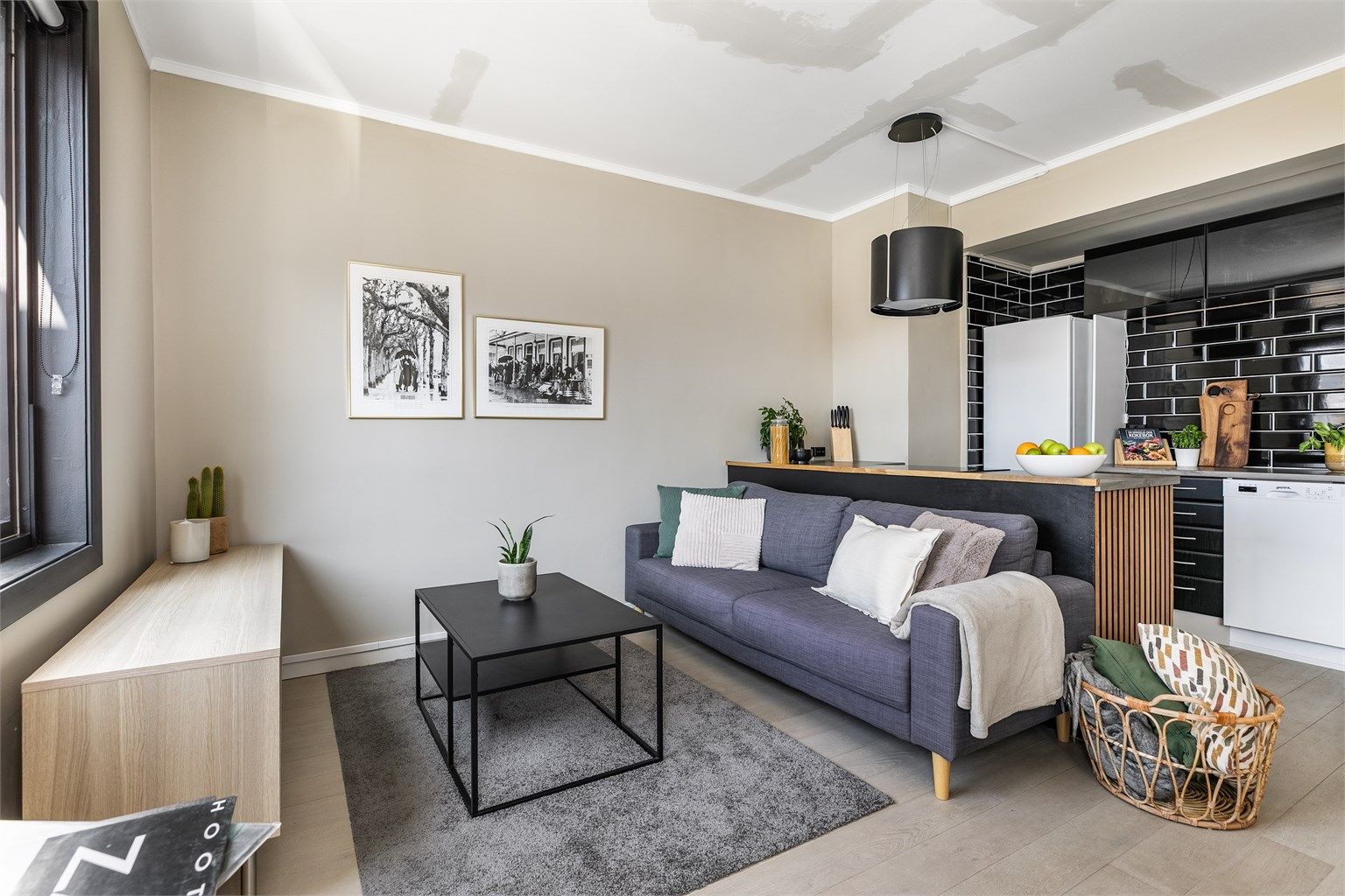 Leiligheten ble i 2023 både helhetlig pusset opp og noe ombygget med ny kjøkkenkrok i stuen. Fotograf; Børge Oppegård.