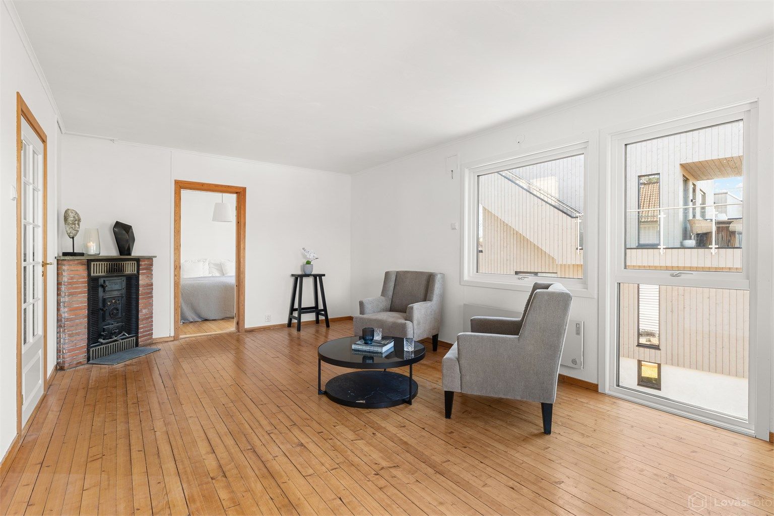 Stue/spisestue med vedkamin