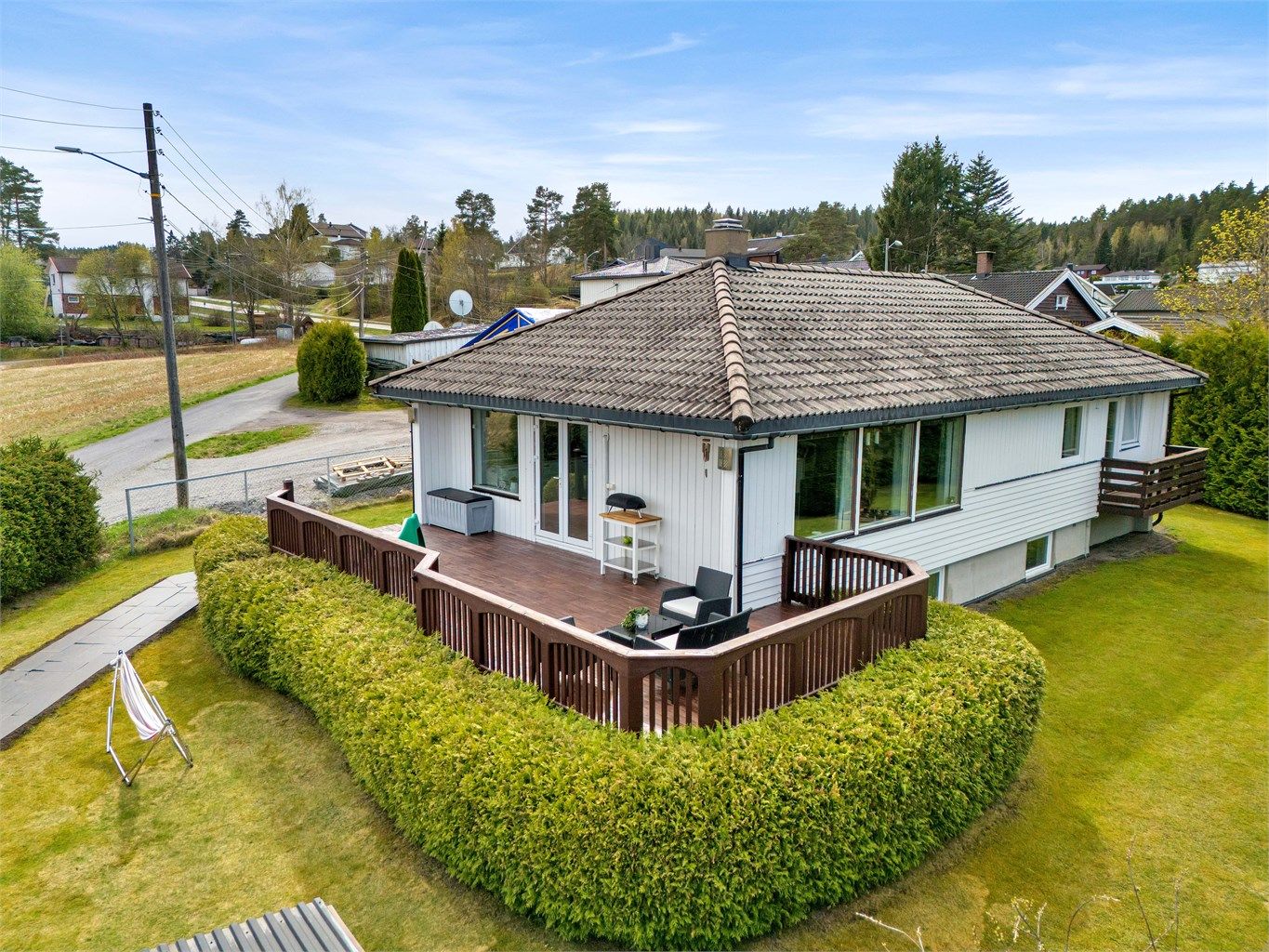 Eiendomsmegler Krogsveen v/Idriss Eliassy ønsker velkommen til Tomtersvingen 3