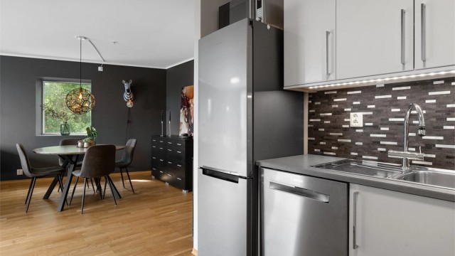 - Spiseplassen kan praktisk plasseres like ved kjøkkenet -