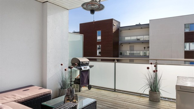 Fin uteplass på overbygd terrasse på 12 kvm