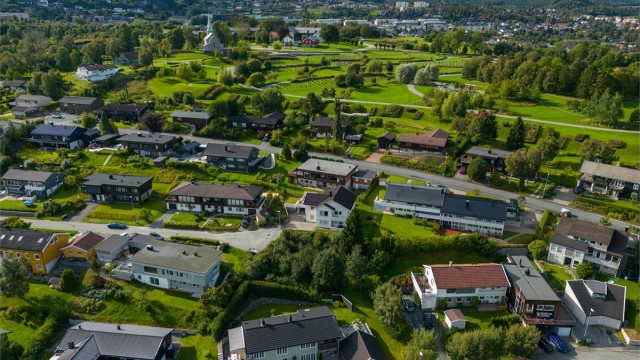 Her har du muligheten til å oppfylle din boligdrøm i et populært, ettertraktet og barnevennlig boligområde.