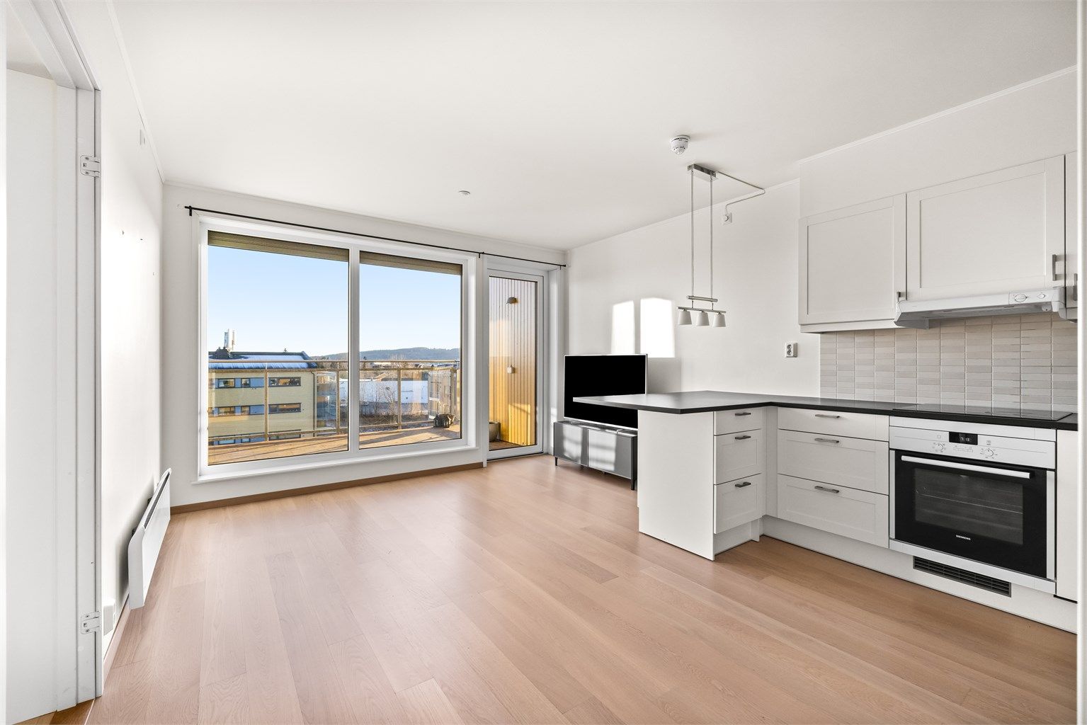 En attraktiv 2-roms eierleilighet fra 2016 med balkong og garasjeplass m/elbillader.