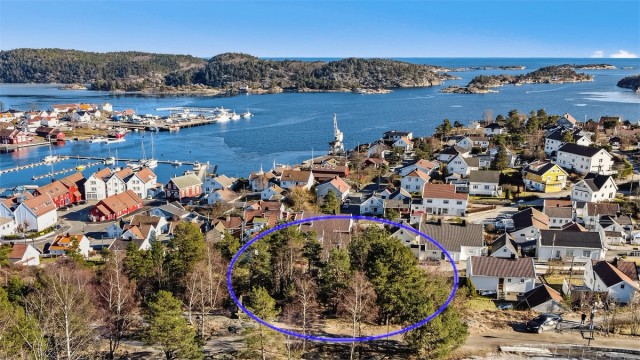 En av Lillesands fineste tomter? Tomten ligger midt i bildet.