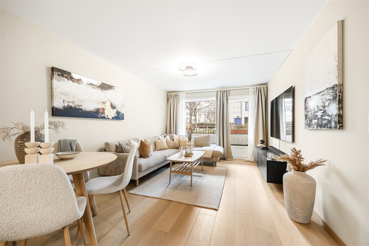 Velkommen til Sinsenveien 9! Presentert av Sara Marie Zachariassen v/ Eiendomsmegler Krogsveen. Foto: Marit Andersen.