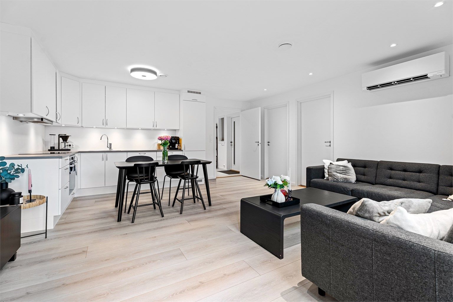 Stue m/åpen løsning mot kjøkken 