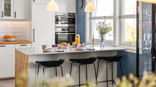 Frokostplassen ved vinduet er en perfekt start på dagen.
