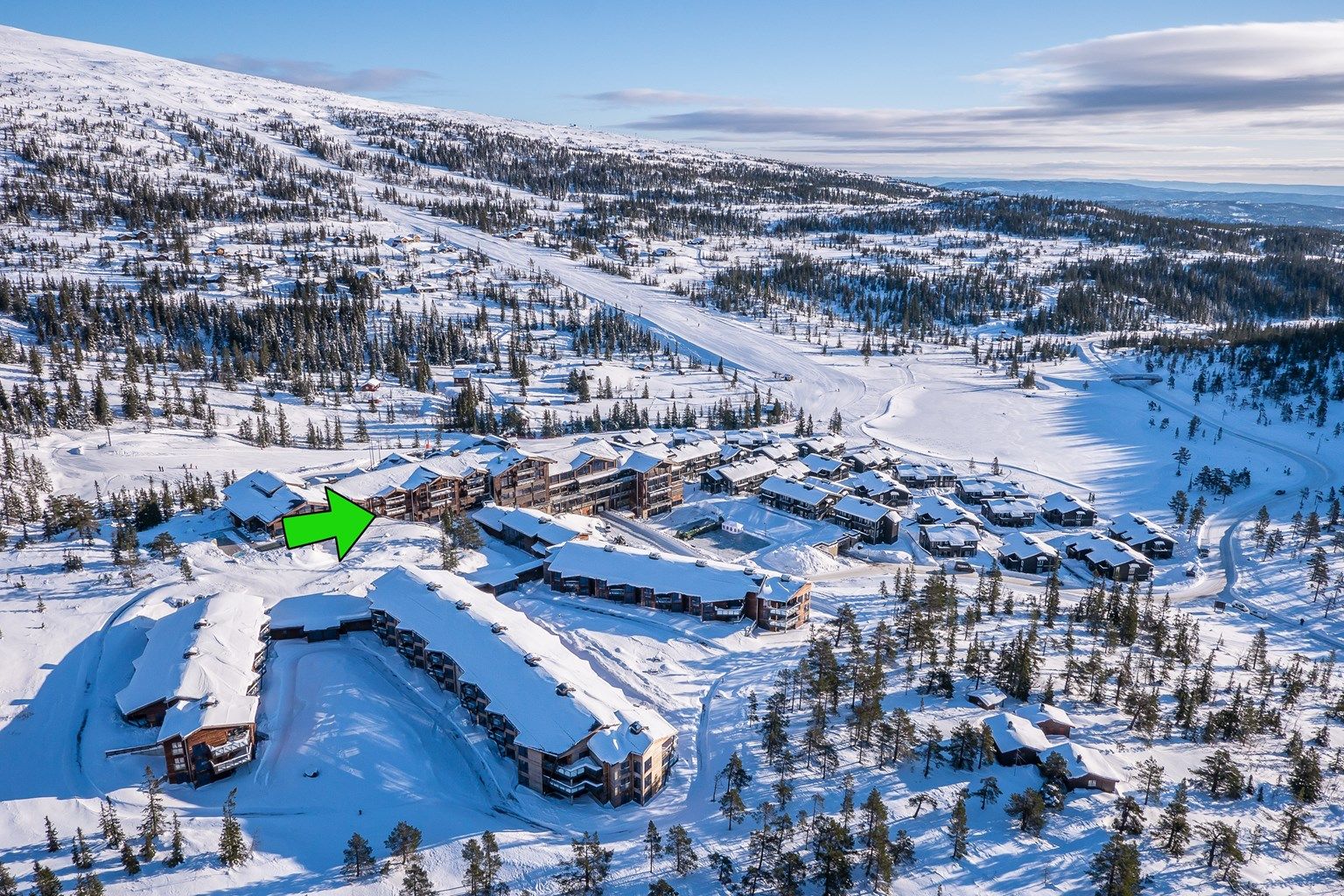 Vi har gleden av å presentere denne meget attraktive leiligheten. Leil. 1618/1620 er en lekker 4-roms leilighet i 6. etasje med heisadkomst og en deilig solrik balkong med 180 graders utsyn. 7 sengeplasser.
