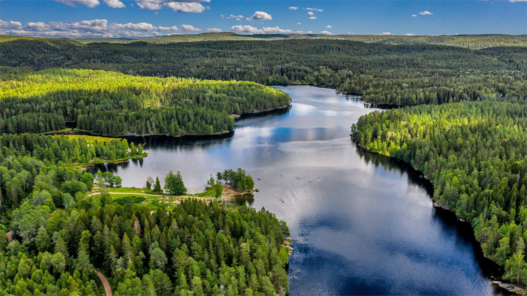 Østmarka er rett utenfor døren, med flotte turmuligheter og badevann.