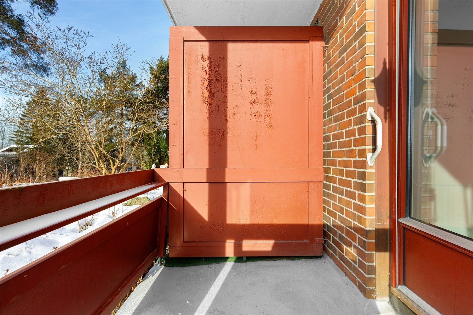 Balkongen er på ca. 3 kvm og vender mot sørvest