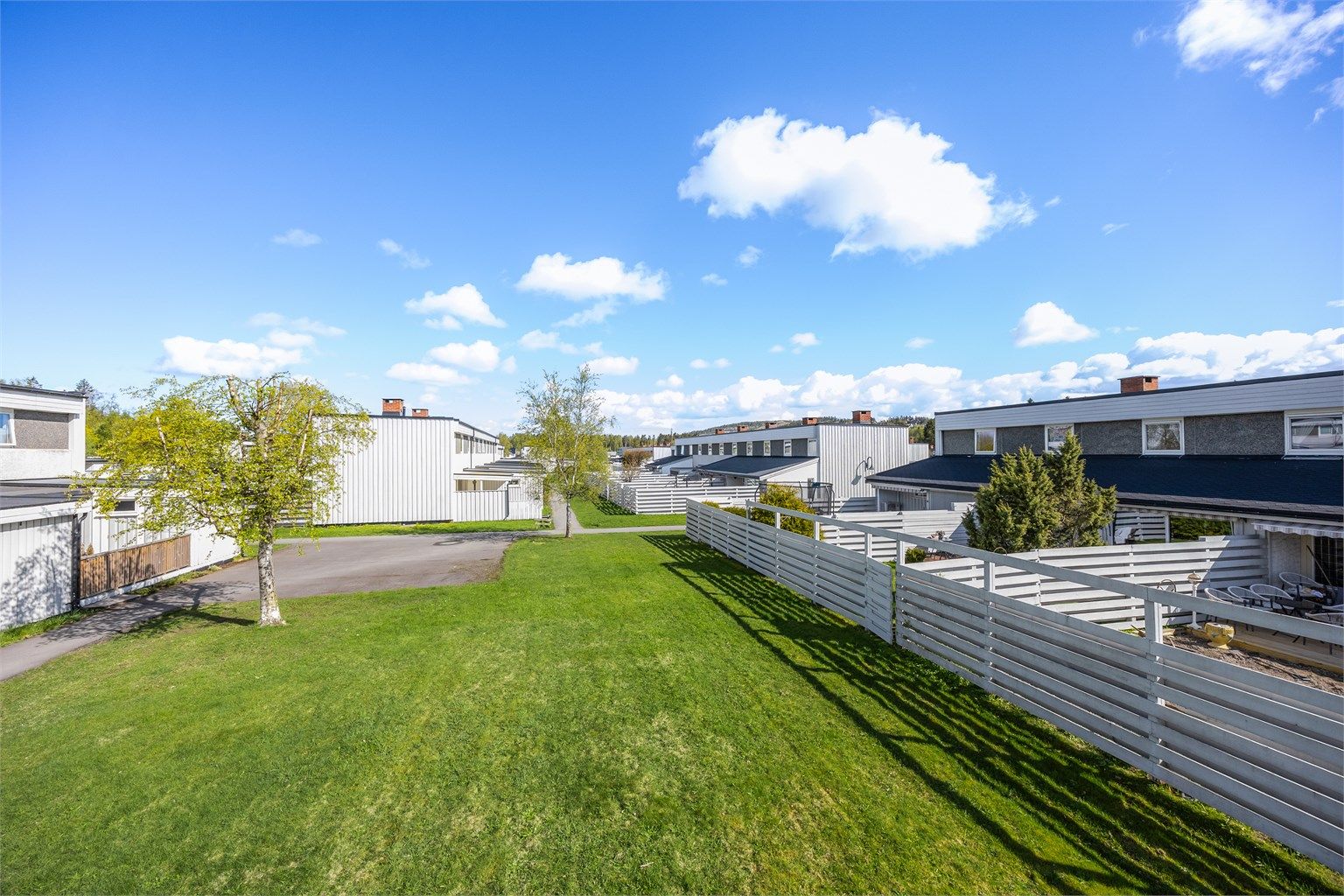 Port fra hagen til fellesområde
