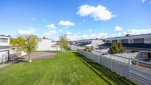 Port fra hagen til fellesområde