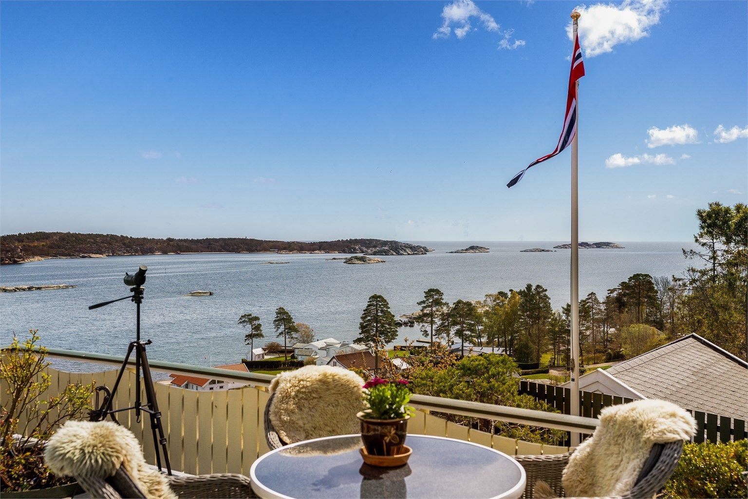 Herfra kan du følge med på båtlivet og nyte roen.