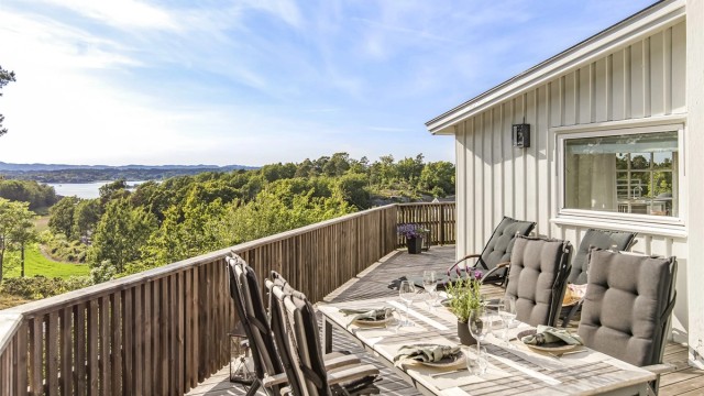 Eftangveien 281 og sommeridyll -presentert av Krogsveen v/Andreas S. Bjønnes.