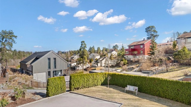 Hyggelig utsyn fra kjøkkenet og spisestuen