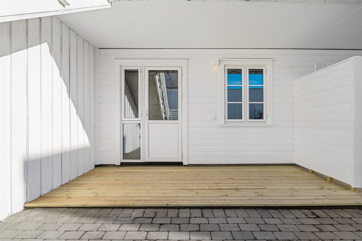 Sol på privat markterrassen fra ca. klokka 16 til 21 om sommeren
