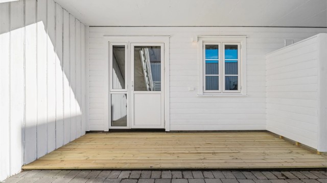 Sol på privat markterrassen fra ca. klokka 16 til 21 om sommeren