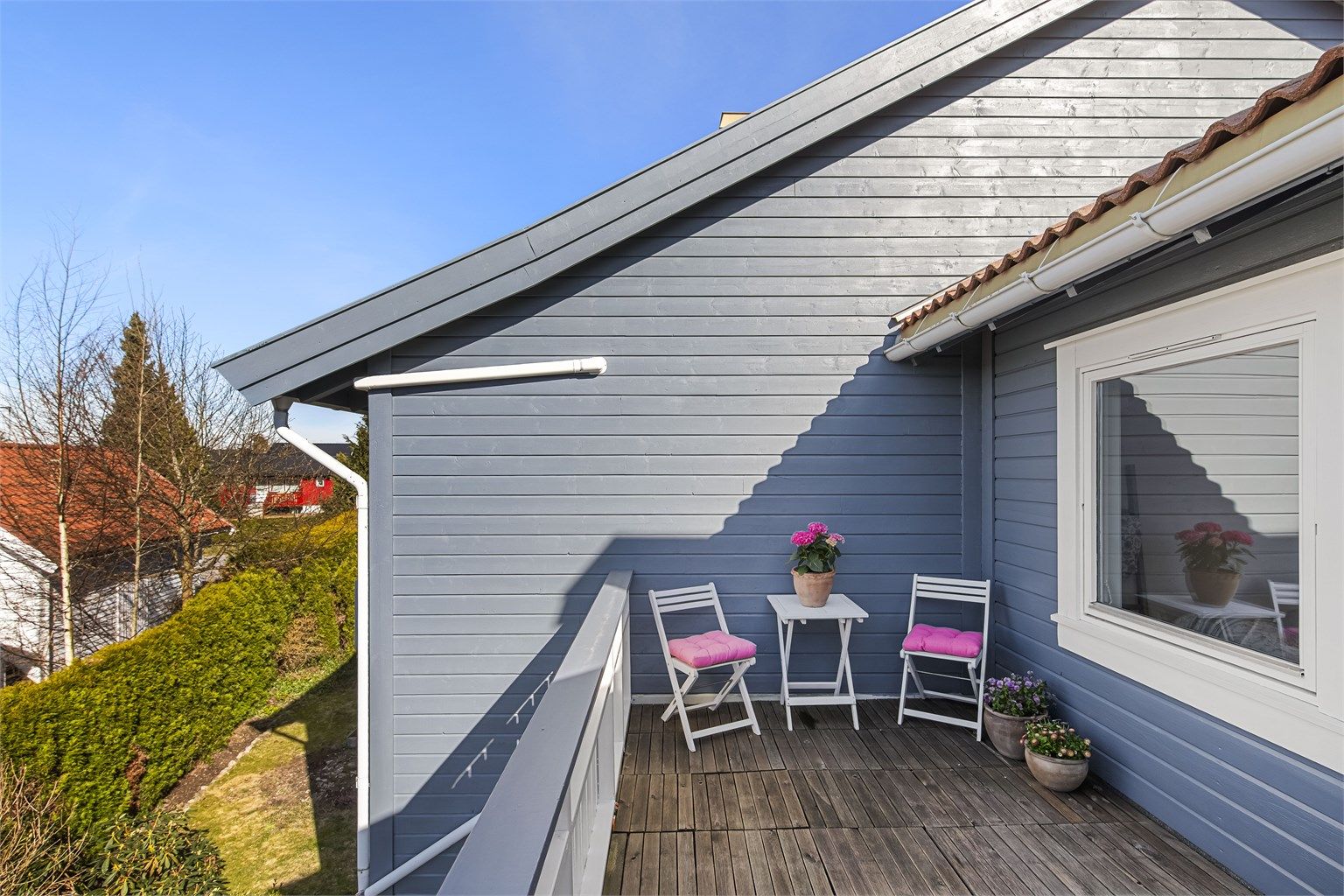 Vestvendt og usjenert veranda