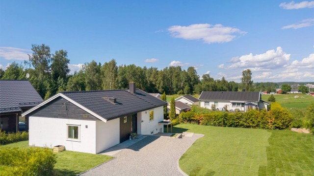 Flott enebolig, omfattende oppgradert i 2025 med blant annet ny drenering, nye vinduer og dører.