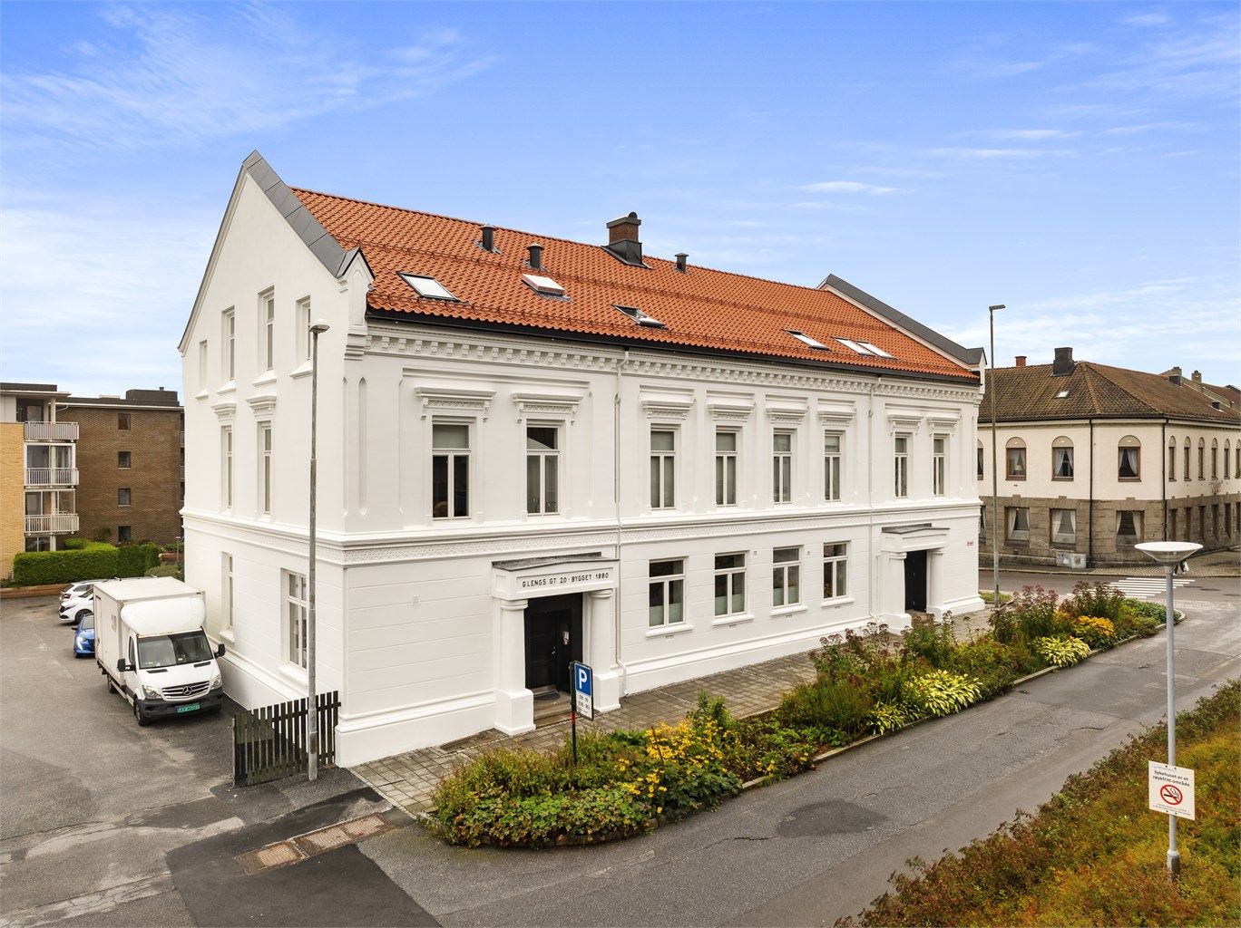 Det tidligere tinghuset er i dag blant byens mest  fornemme bygninger og har i 2024 gjennomgått en flott restaurering av byggets fasade