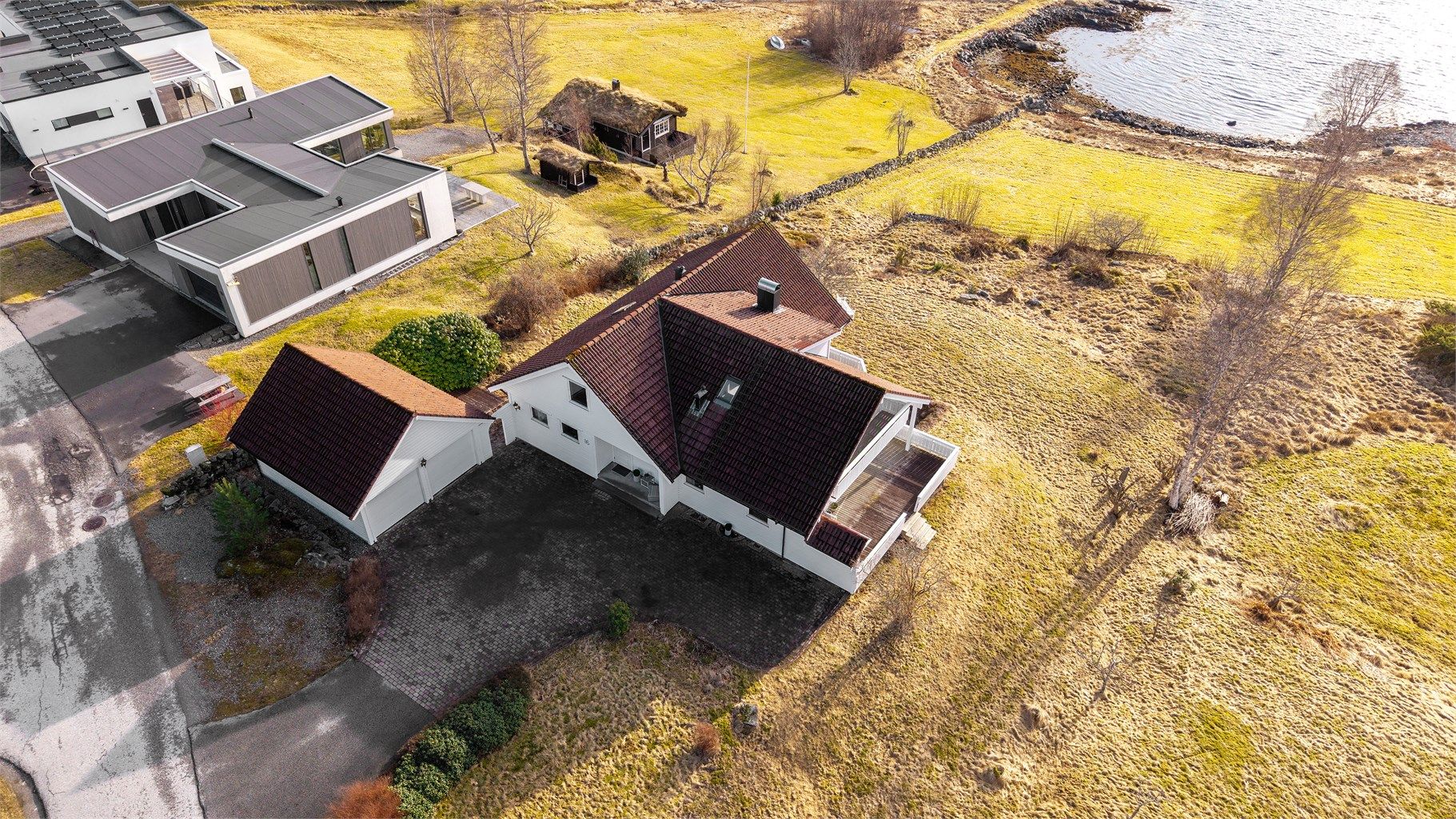 Dronebilde av eiendommen tatt fra nordvest