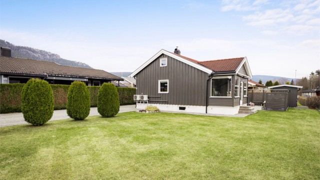 Hagen er tilnærmet flat med gode muligheter for lek, ballspill og andre familieaktiviteter