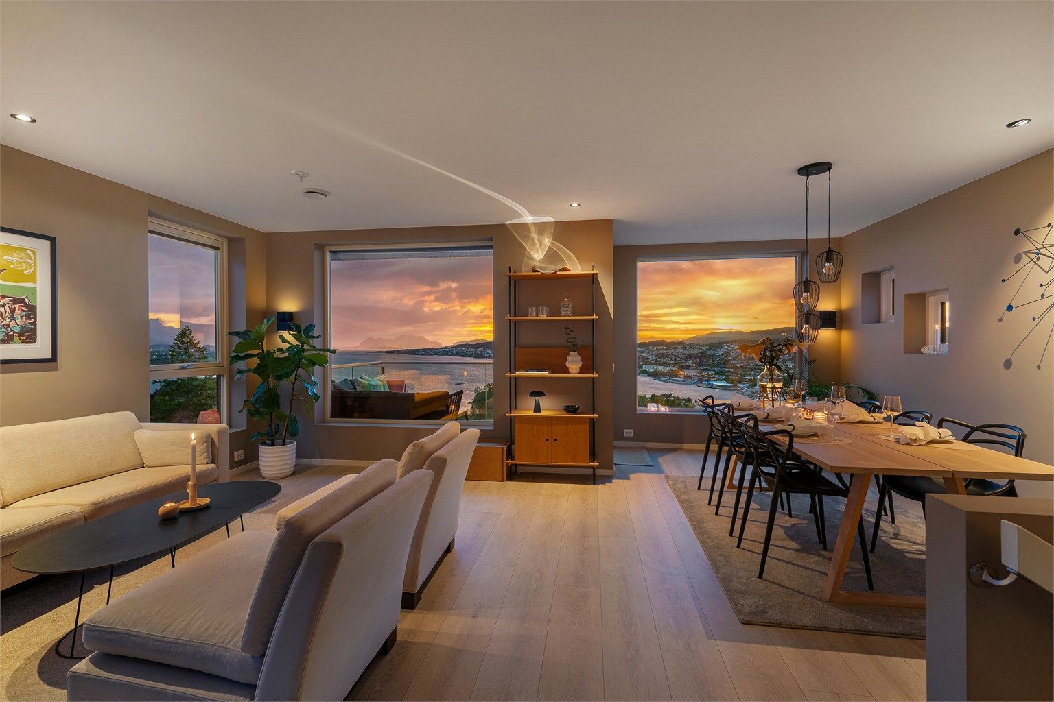 Velkommen til Rindebakken 16 på Skåthaugen - en nyere moderne og flott enebolig på fantastisk utsiktstomt - presentert av Eiendomsmegler/Daglig leder Preben Willmann