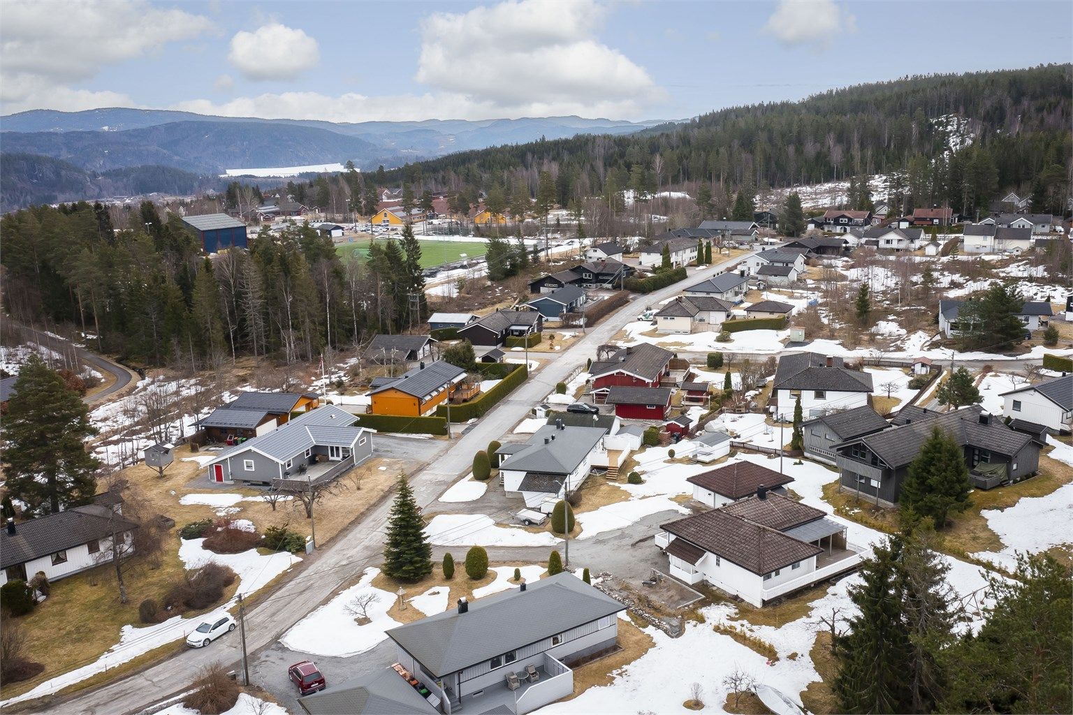 Innholdsrik familiebolig med fin beliggenhet og kort avstand til skole, barnehage og idrettsanlegg