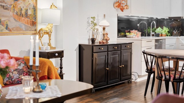 Stuen er møbleringsvennlig med plass til øvrige møblement.