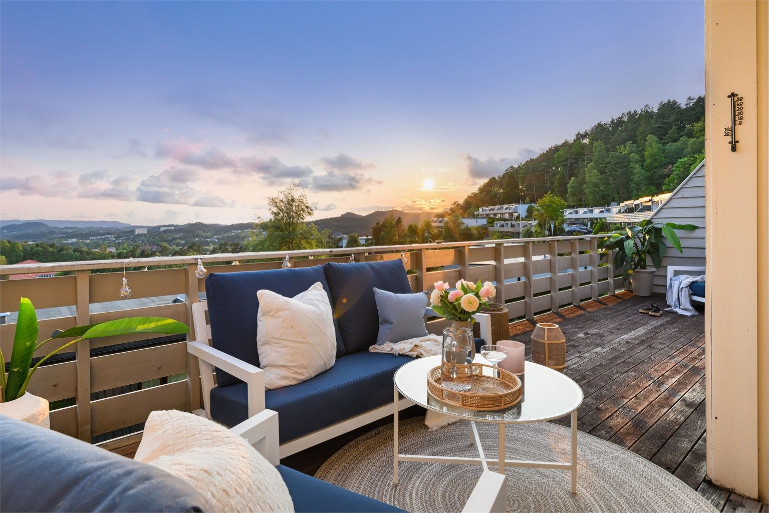 Velkommen til Lillehatten 326! Et herlig utsiktsrekkehus i toppen av populære Ospeli borettslag.