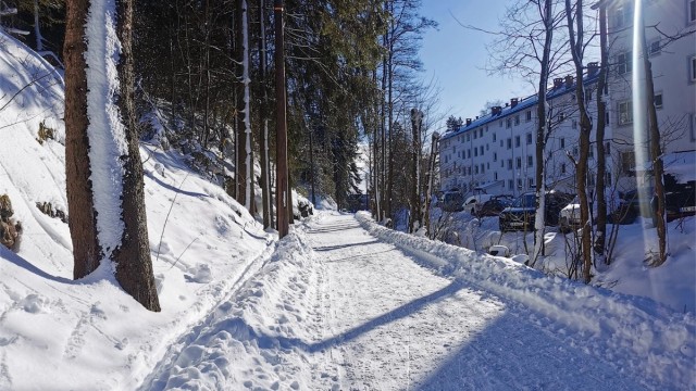 Lysløypene starter rett utenfor oppgangen. Beliggenheten er ett eldorado for turskisykkelentusiaster