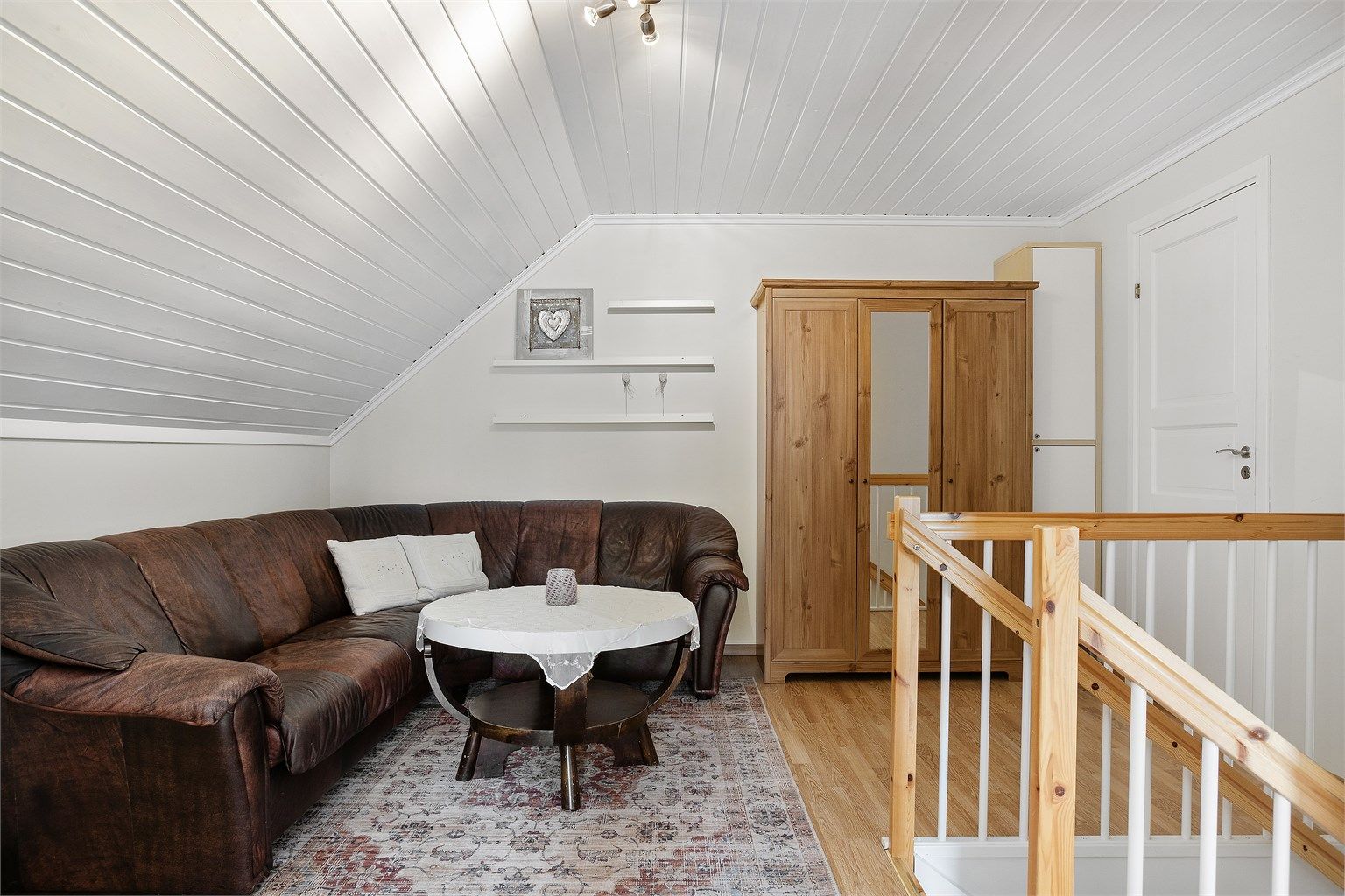 Rom benyttet som loftstue i 2. etasje, (ikke godkjent til varig opphold). 