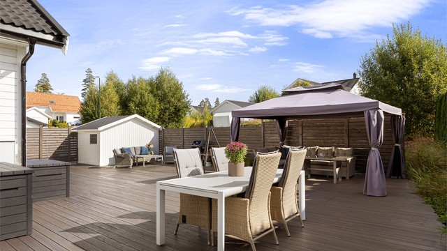 Terrasse utenfor inngangspartiet
