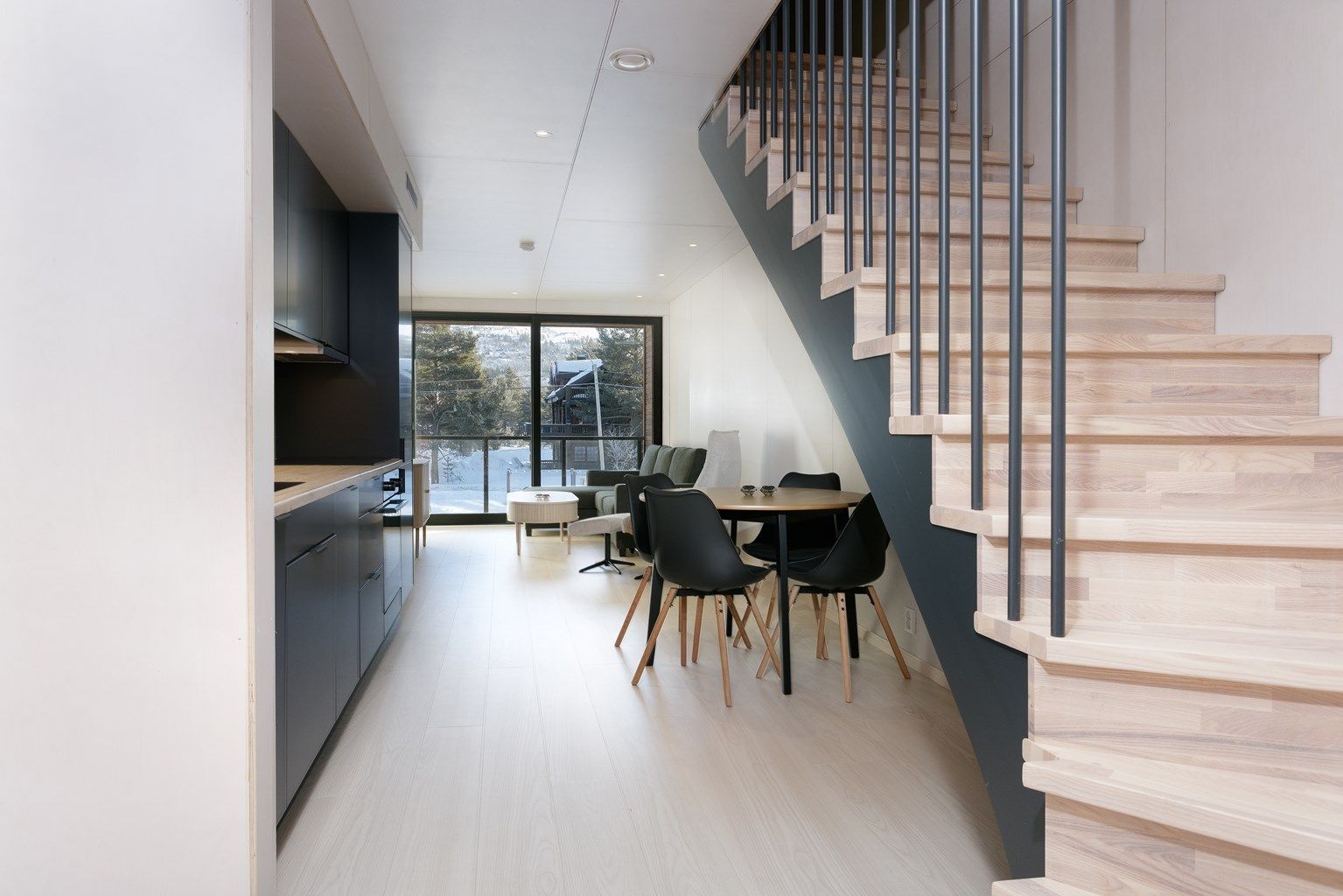 Flott innvendig trapp mellom etasjene