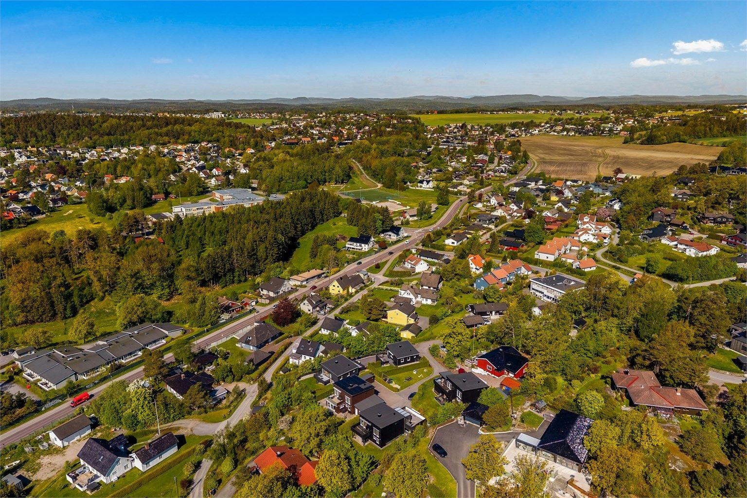 Området byr på flotte rekreasjonsmuligheter året rundt, med kort avstand til både skog og sentrum.