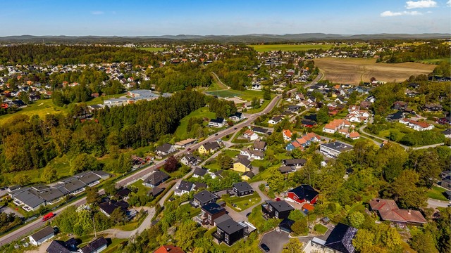 Området byr på flotte rekreasjonsmuligheter året rundt, med kort avstand til både skog og sentrum.