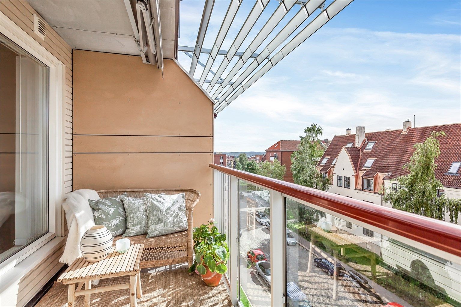 Her er det plass til en hyggelig sittegruppe - perfekt for sene sommerkvelder!