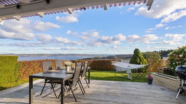 Plattingen er på ca 38 kvm og har god plass til diverse utemøbler og grill