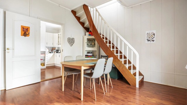 Leiligheten har to soverom, stue, spisestue, kjøkken og to toalettrom. Fotograf: Stine Prøitz Jørgensen.