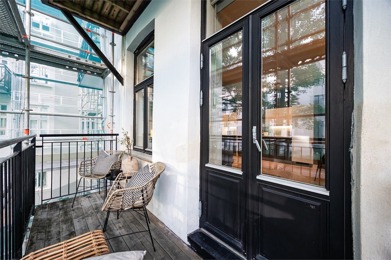 Dette er et perfekt førstegangskjøp for deg som ønsker en sentral beliggenhet med nærhet til "alt" i et veletablert bomiljø.