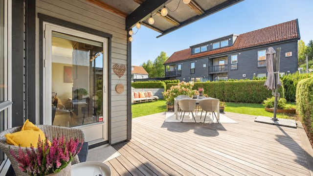 Flere muligheter for hage møblement og beplantning.