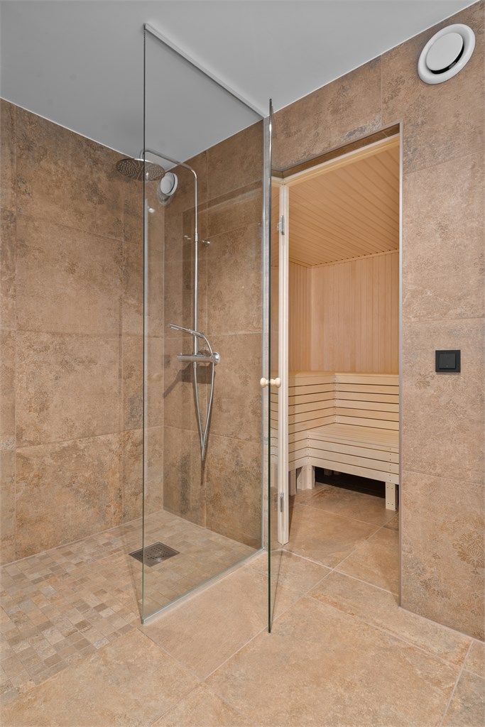 Fra badet er det adkomst til badstue