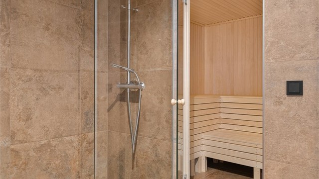 Fra badet er det adkomst til badstue